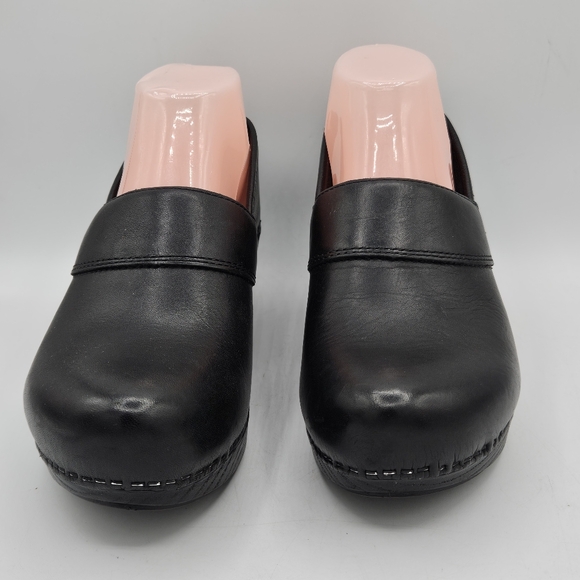 Dansko classic 2" heel leather clogs size 38 US size 7.5/ 8 - Picture 3 of 16